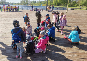 Zbiórka dzieci na terenie Lewityna