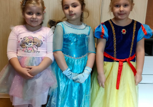Sofia, Lila i Amelka jako księżniczki