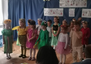Dzieci podczas występów dla rodziców