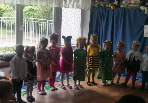 Dzieci podczas występów dla rodziców