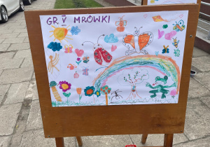 Obraz wiosennej łąki w wykonaniu grupy Mrówki