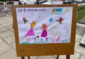 Obraz wiosennej łąki w wykonaniu grupy Biedronki