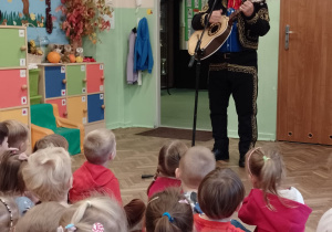 Meksykanin gra na vihueli