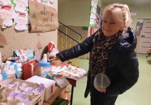 Pani Gosia przy loterii