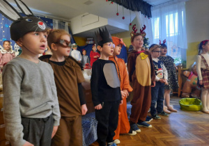 Dzieci w strojach podczas występów