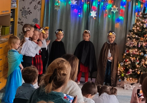 Kikoro dzieci podczas występów