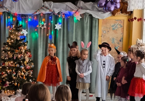 Kikoro dzieci podczas występów