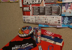 Stolik z gadżetami WOŚP