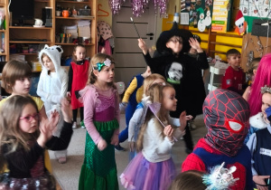 Dzieci podczas zabawy