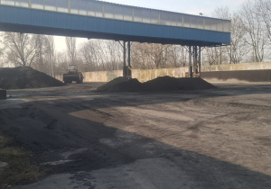 Z taśmy spada żużel