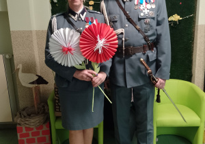 Dwoje przedstawicieli Związku Piłsudczyków