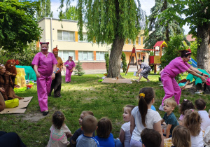 Bohaterowie bajki podczas przedstawienia