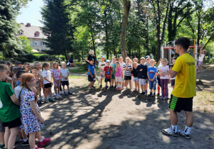 Instruktor i dwie drużyny